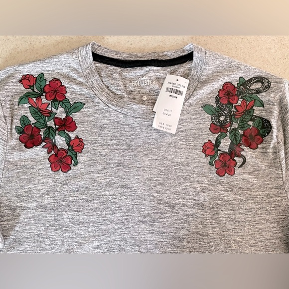 Hollister Curved Hem T-Shirt - Picture 6 of 7